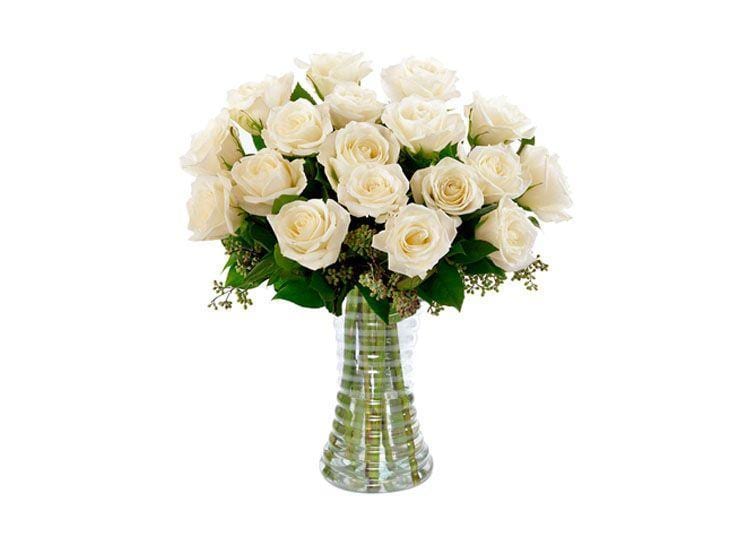 Arranjo 24 rosas brancas por R$285,90 na <a href="http://www.novaflor.com.br/colecoes/luxuosas-24--rosas-brancas-no-vaso/p22030-d4/?src=DEPT" target="blank_">Nova Flor</a>