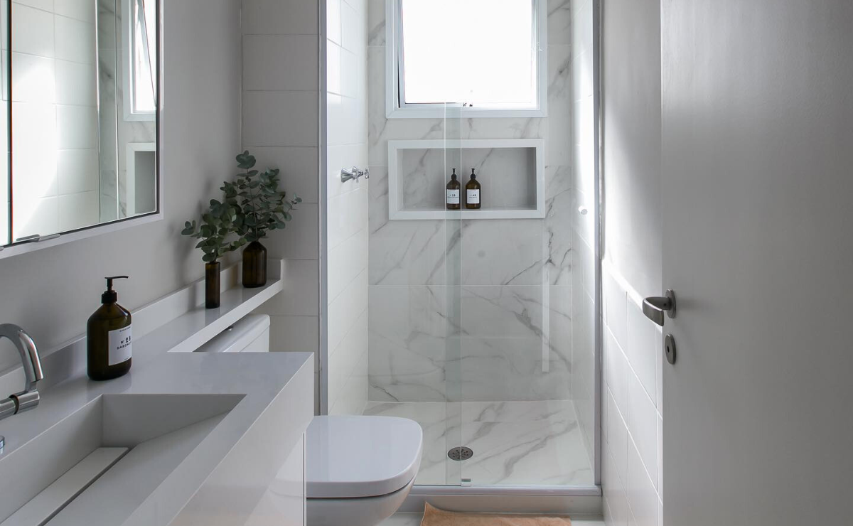 Banheiro branco: 75 ideias de decoração possíveis de ter em casa