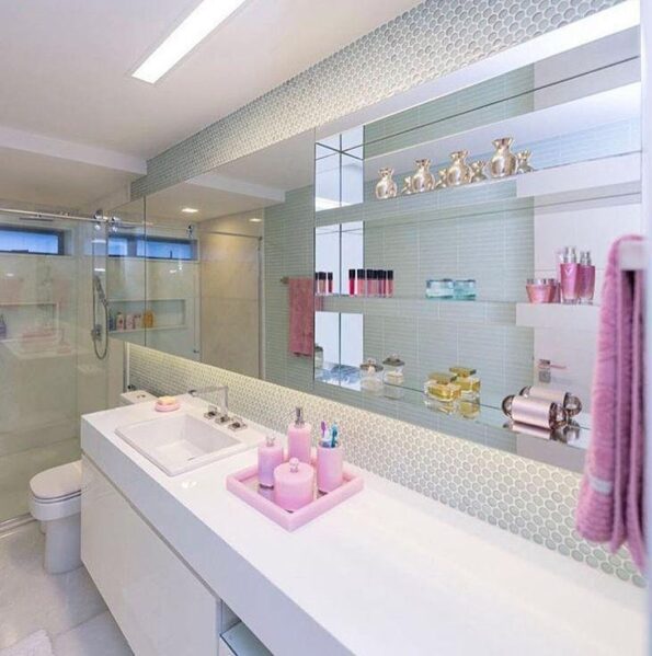 Banheiro branco: 75 ideias de decoração possíveis de ter em casa