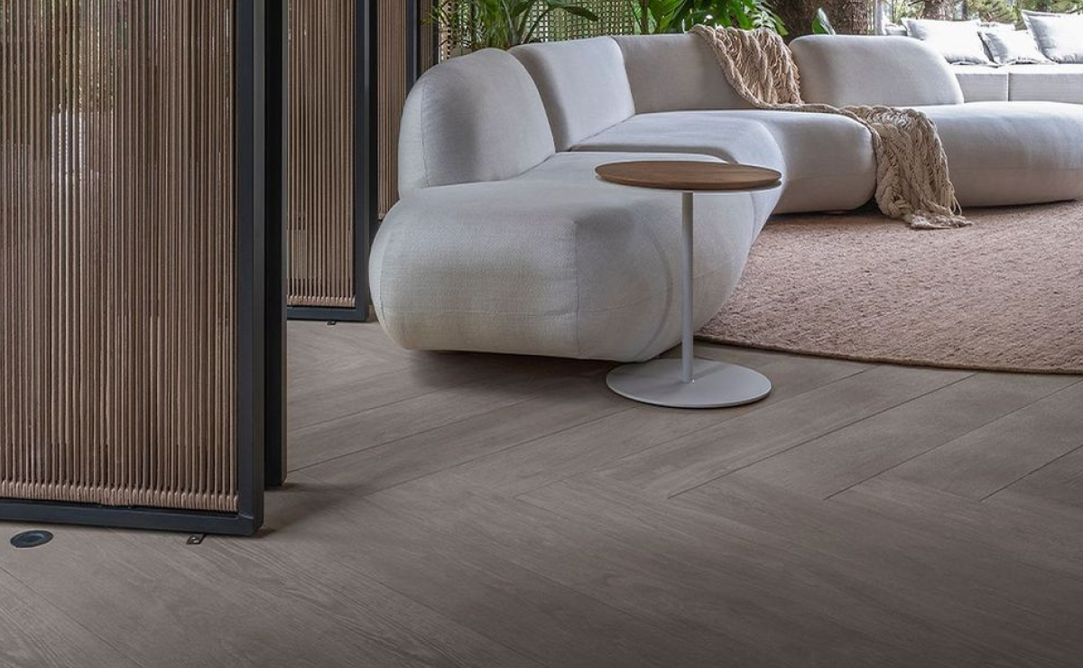 60 ambientes com porcelanato que imita madeira super elegantes