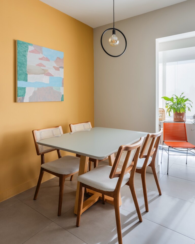Parede amarela: veja dicas para decorar usando essa cor vibrante
