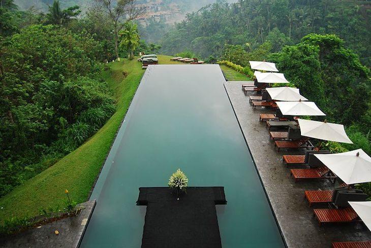 Foto de piscina com borda infinita 69 - 12