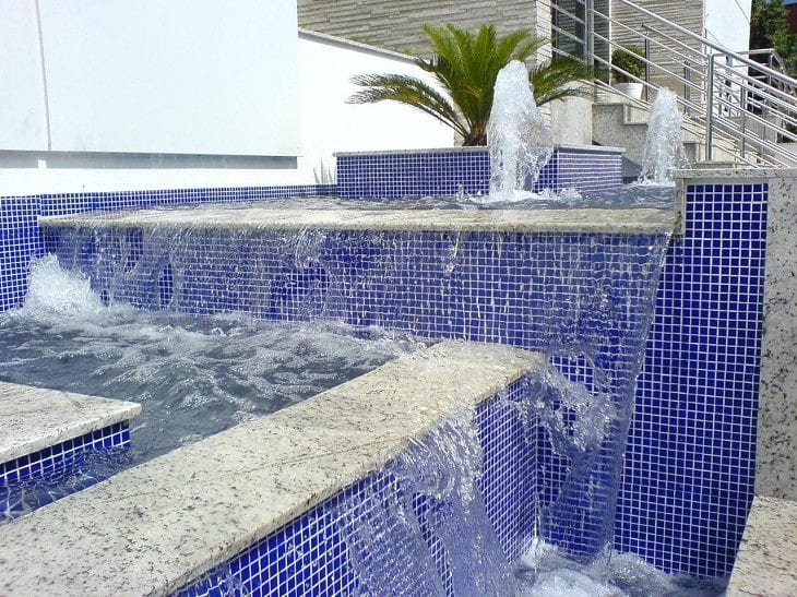 Foto de cascata para piscina 52 - 50