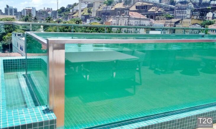 Foto de piscina de vidro 24 - 24