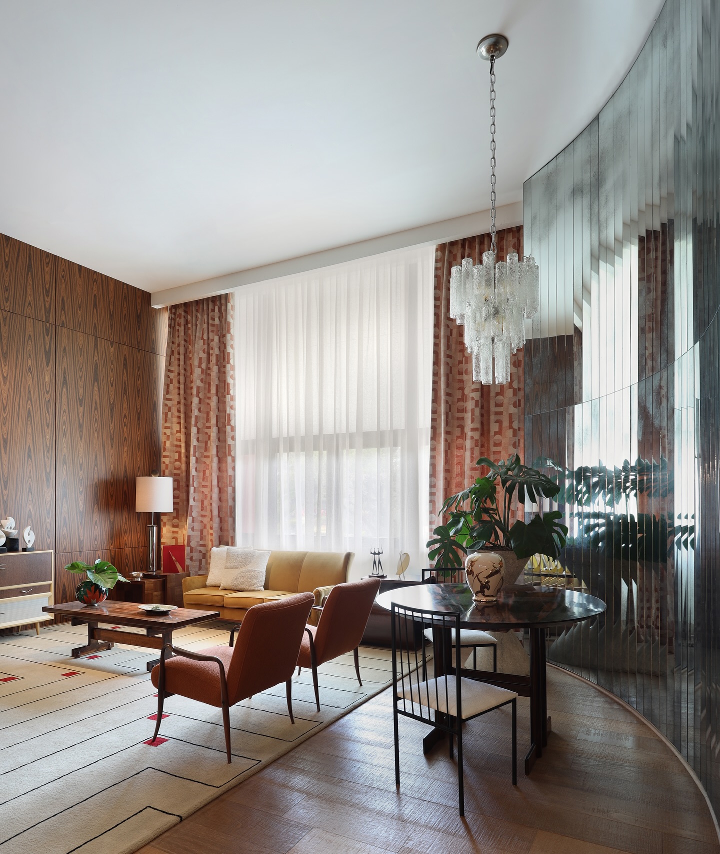 sala retrô inspirada em ambientes dos anos 50.