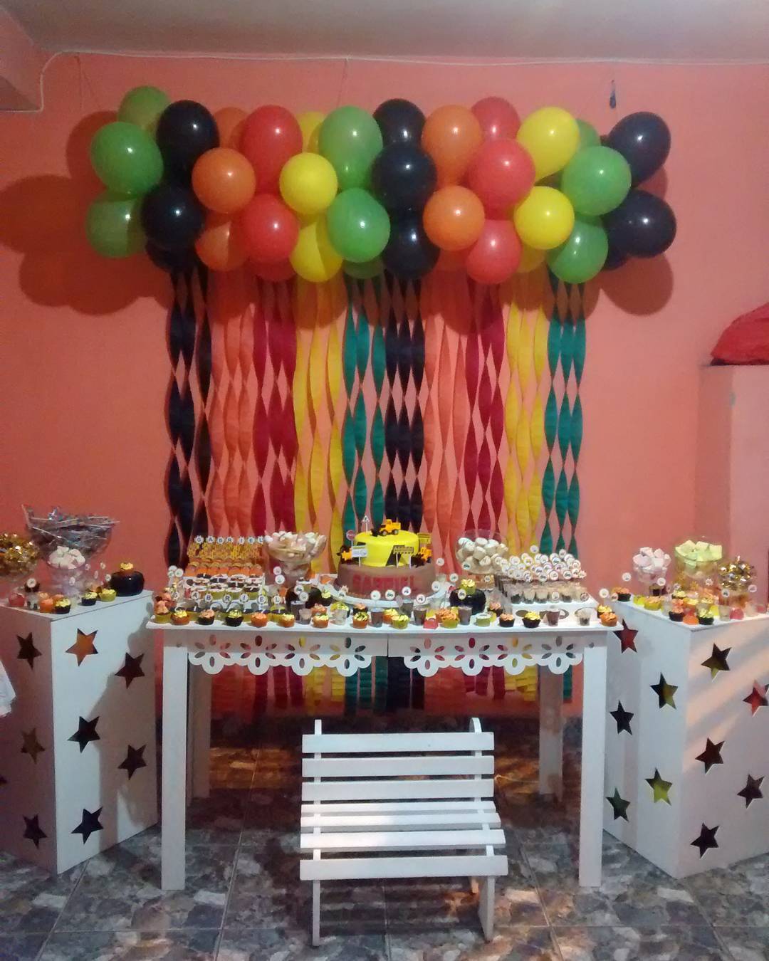 Foto de decoracao com papel crepom 30 - 26