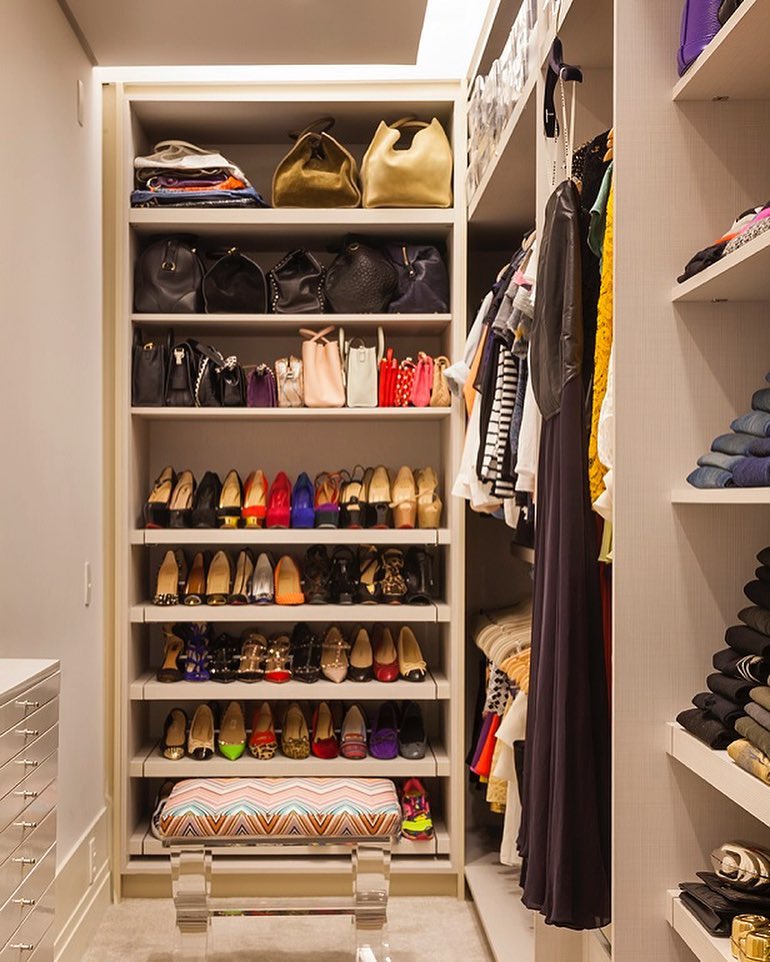 Closet pequeno: 85 ideias criativas para aproveitar o espaço