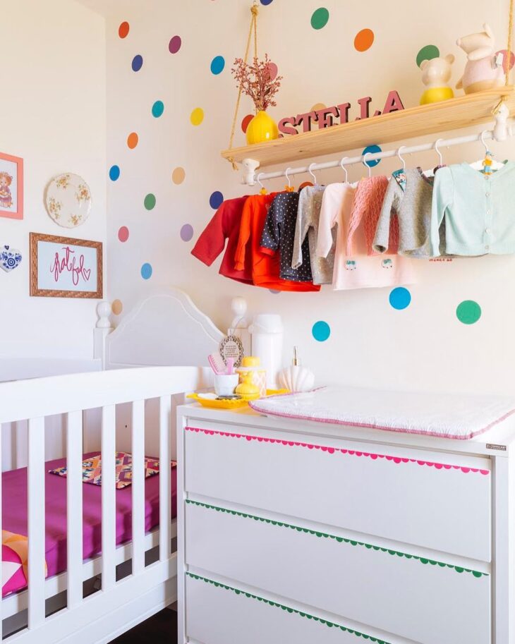 Foto de prateleira para quarto de bebe 62 - 60