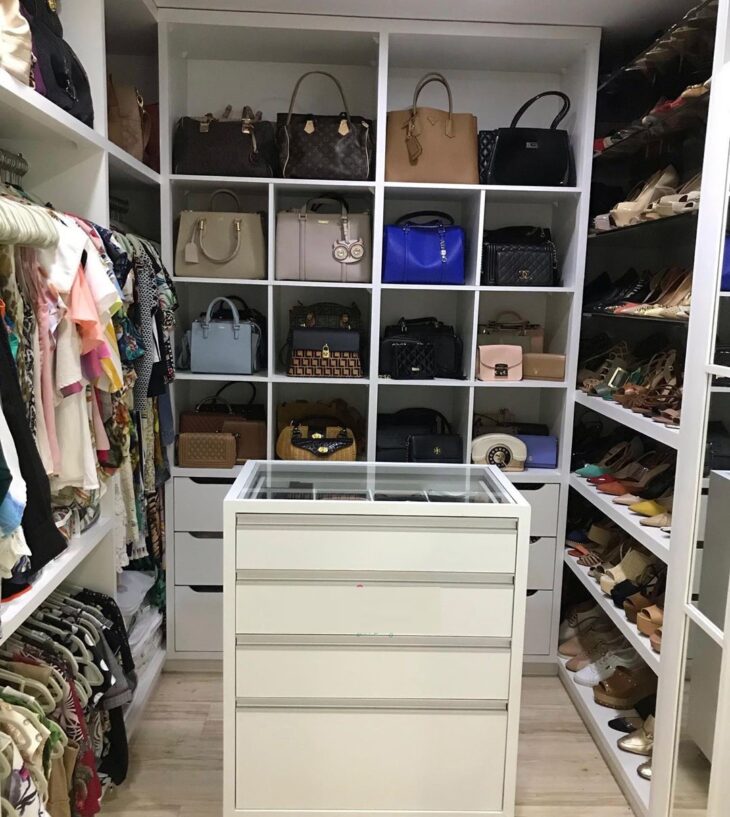 Foto de closet feminino 21 - 21