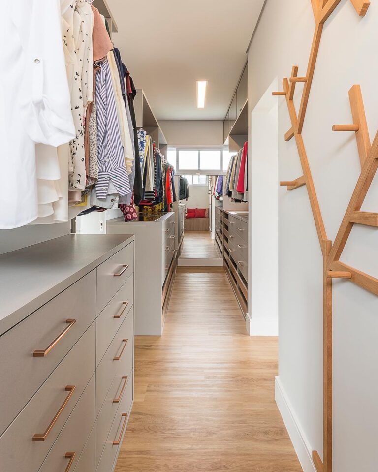 Modelos de closet: 50 ideias que unem beleza e funcionalidade