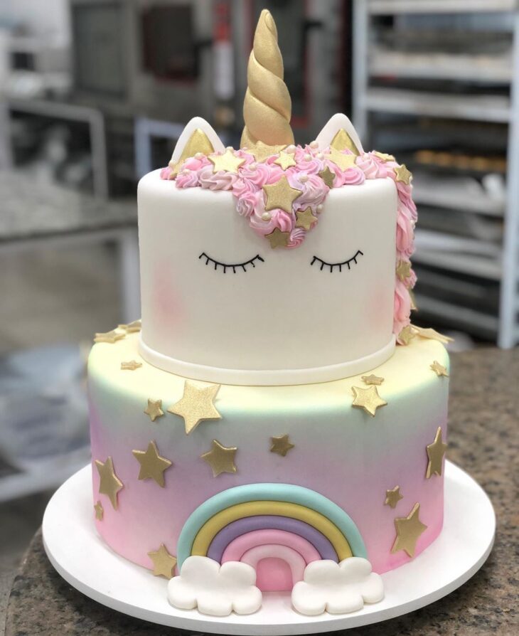 Foto de bolo de unicornio 22 - 25