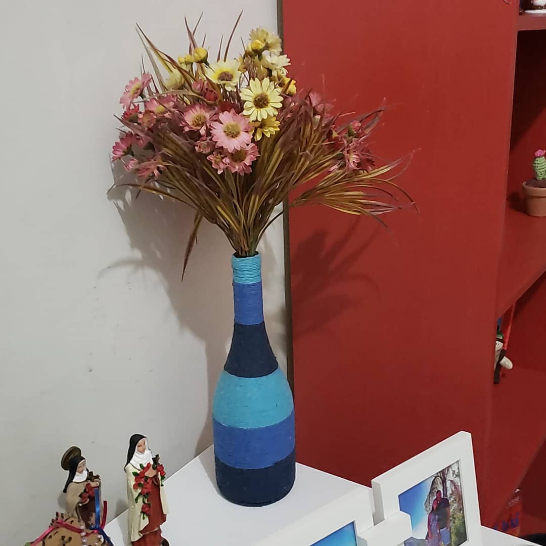 Foto de garrafas decoradas com barbante 23 - 23