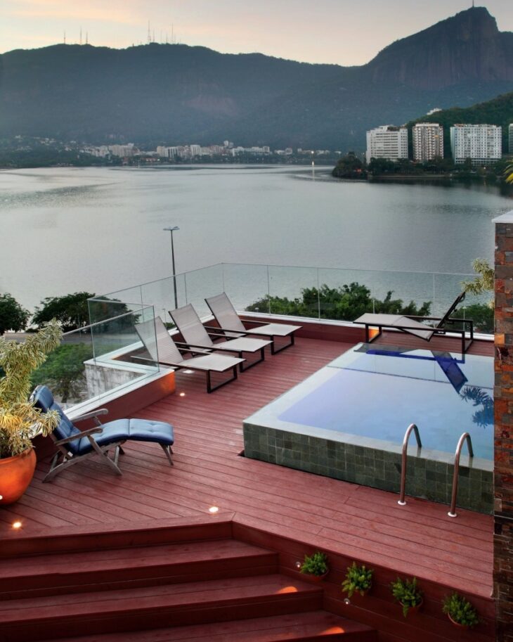 Foto de piscina com deck 26 - 30