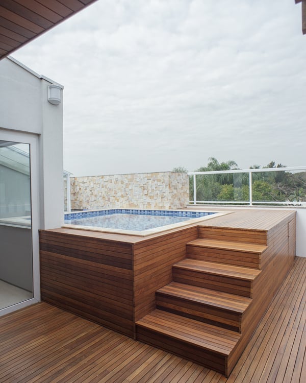 Foto de piscina com deck 66 - 70