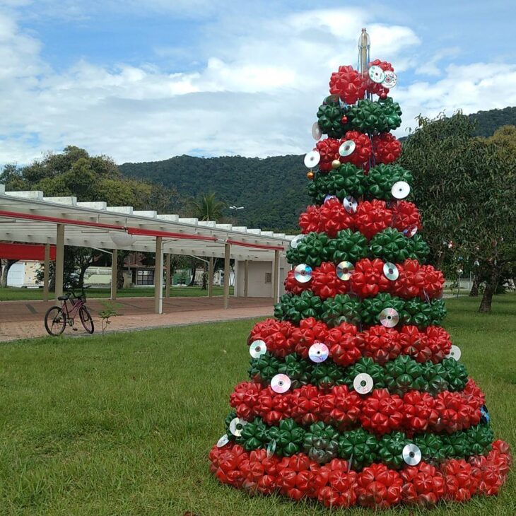 Foto de arvore de natal de garrafa pet 30 - 32