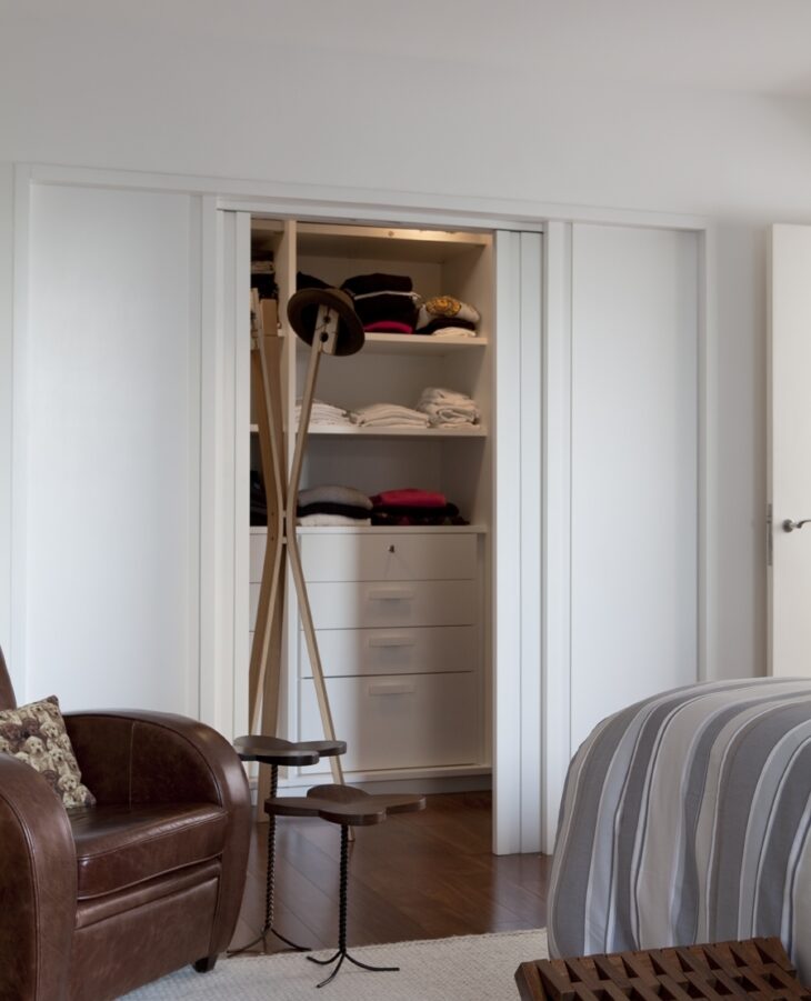 Foto de quarto com closet 30 - 30