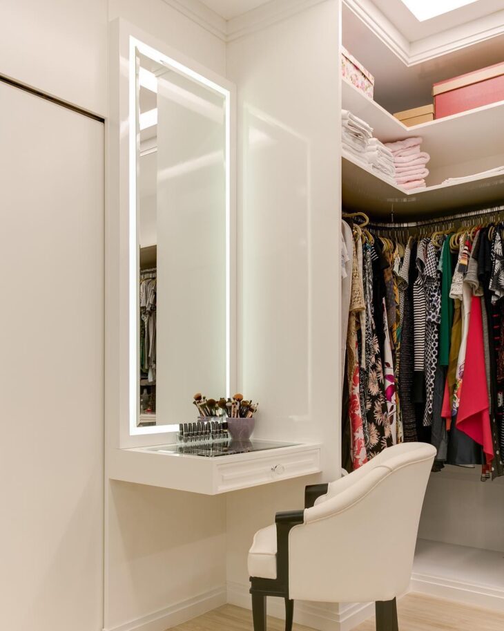 Foto de quarto com closet 32 - 44