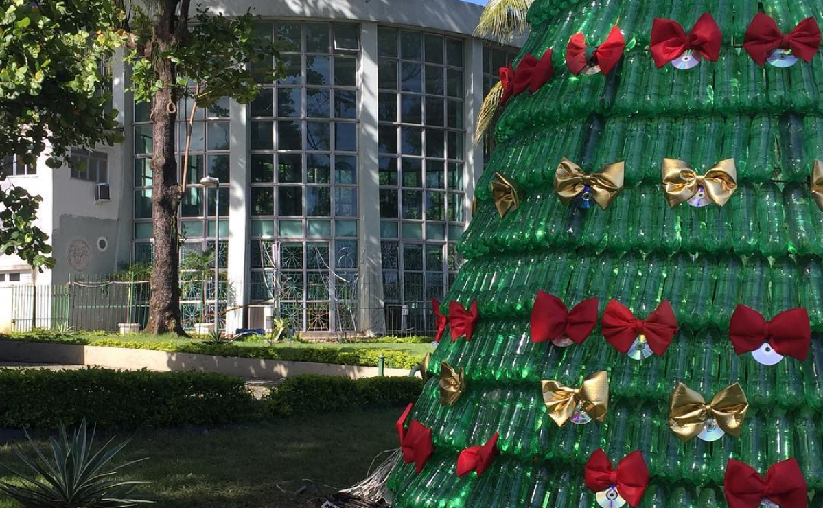 Árvore de Natal de garrafa PET: 30 ideias para a sustentabilidade brilhar