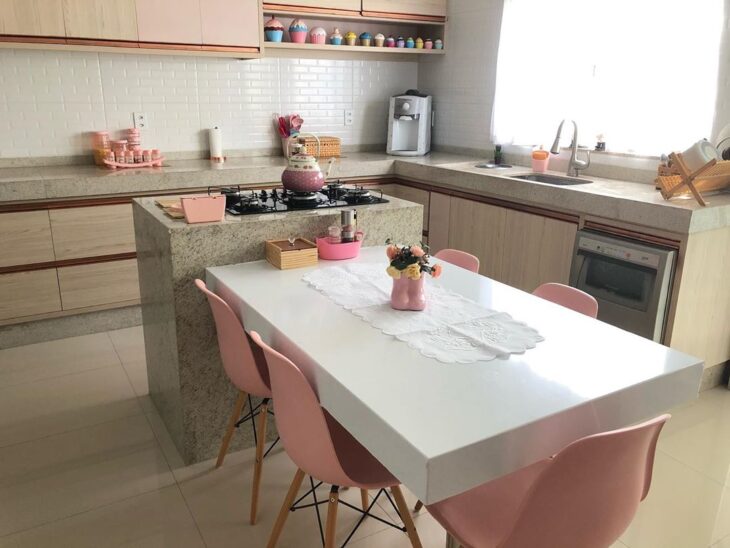 Foto de cozinha rosa 55 - 56