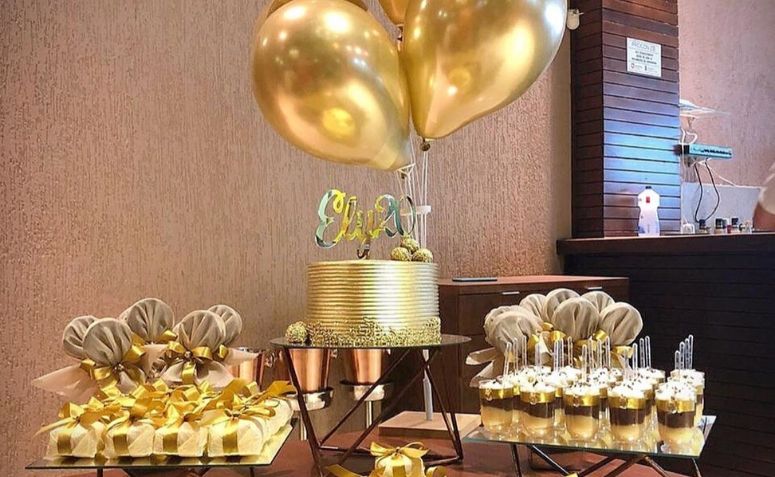 Bolo dourado: 90 modelos para customizar a sua festa com estilo