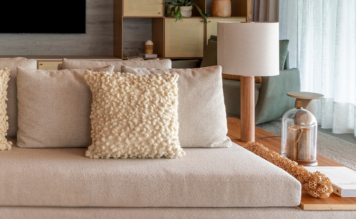 sofá bege em decoração de sala contemporânea