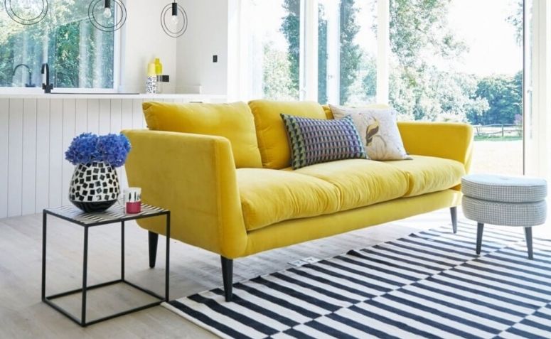 Sofá amarelo: 70 modelos para se inspirar e alegrar sua sala