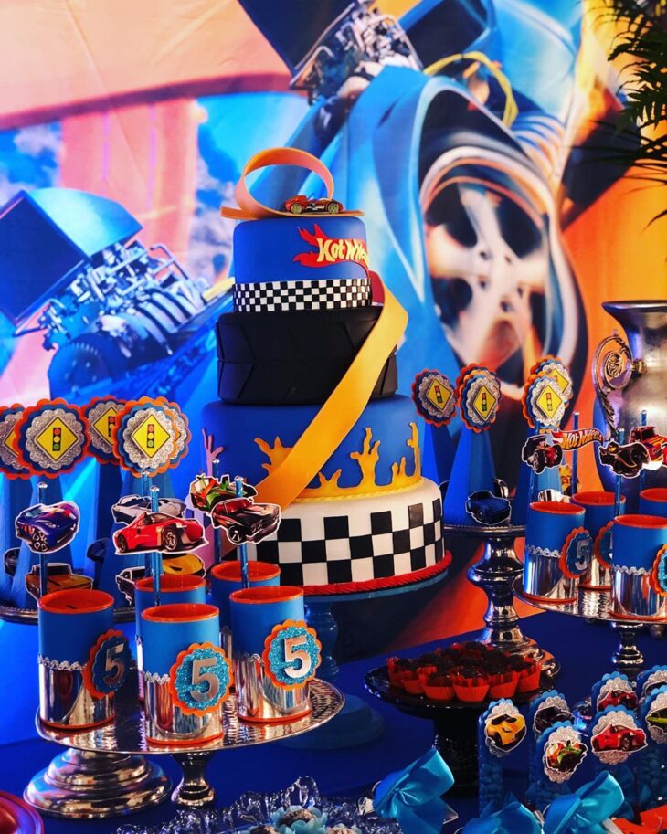 Foto de festa hot wheels 54 - 57