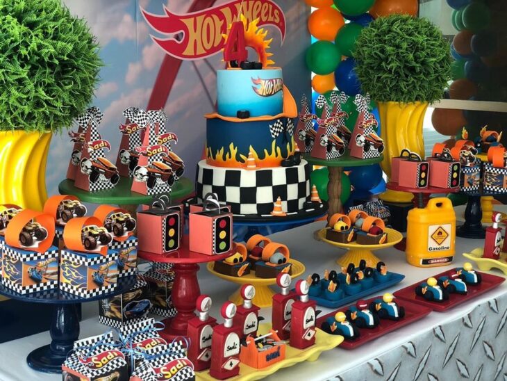 Foto de festa hot wheels 66 - 69