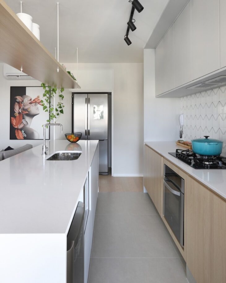 Foto de porcelanato bege 23 - 24