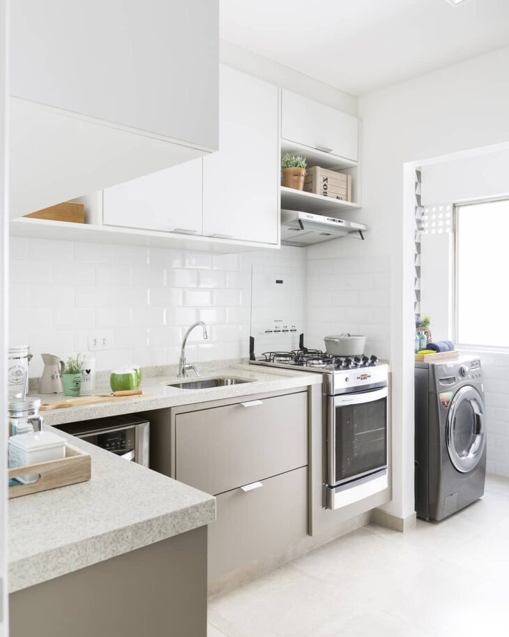 Foto de porcelanato bege 24 - 25