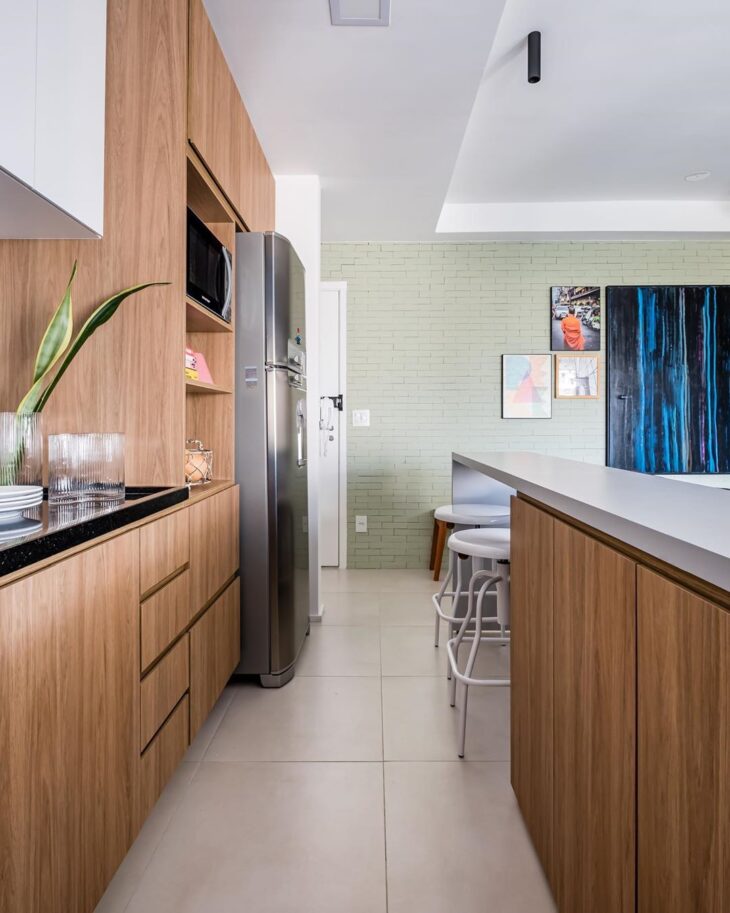 Foto de porcelanato bege 26 - 27