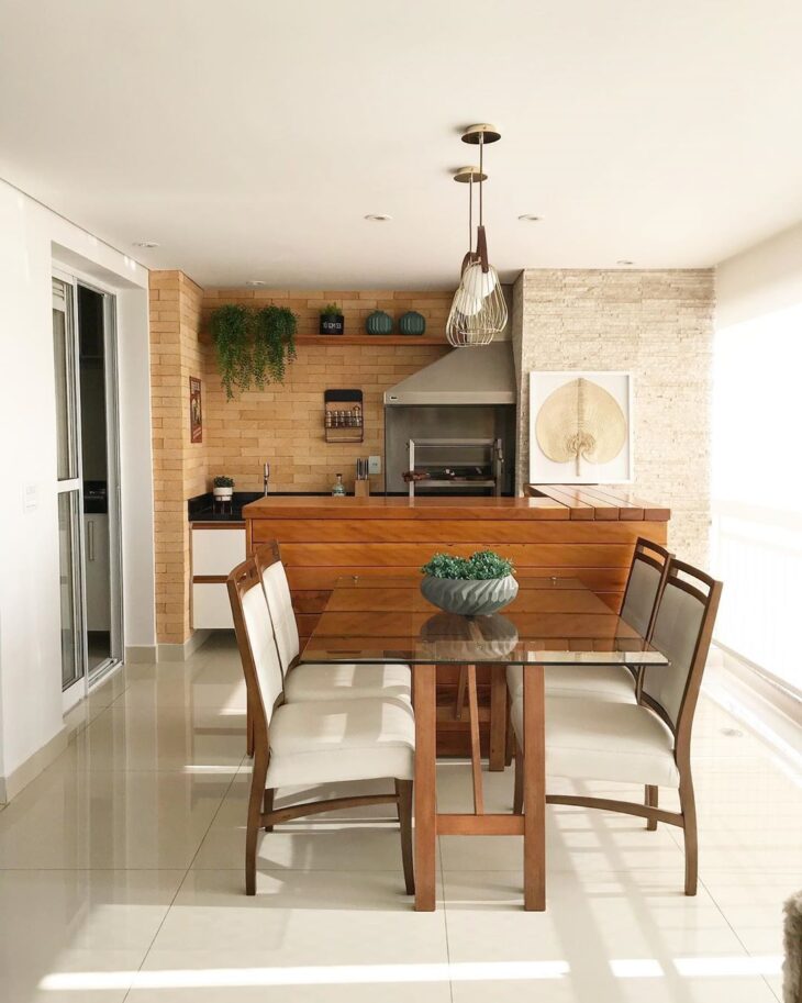 Foto de porcelanato bege 48 - 49