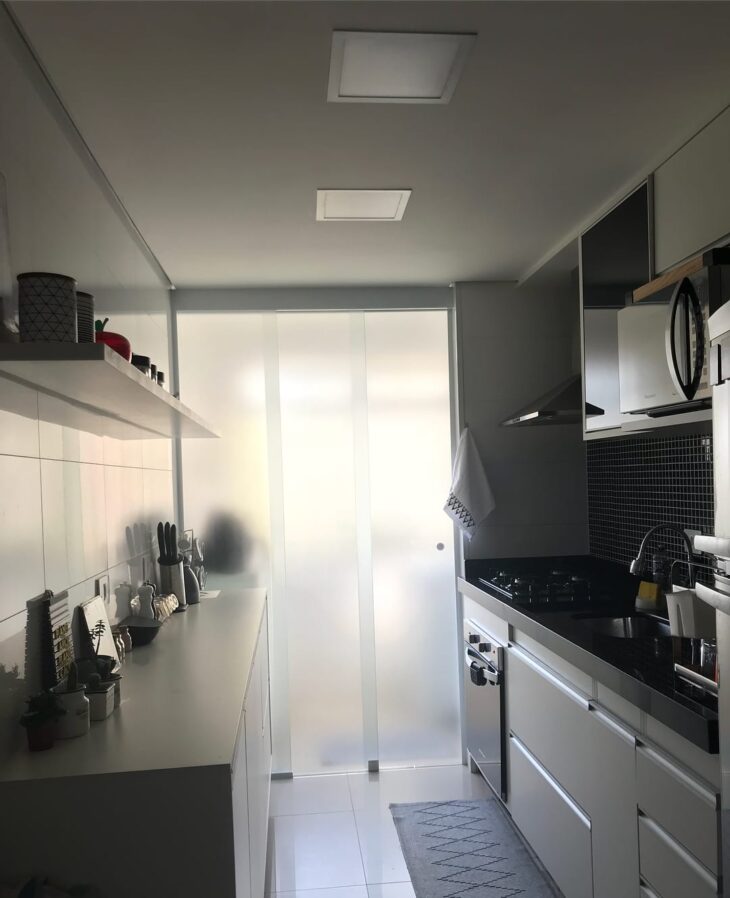 Foto de ideias para separar a cozinha da lavanderia 1 - 1