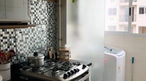 Foto de ideias para separar a cozinha da lavanderia - 10