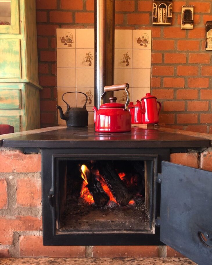 Foto de cozinha com fogao a lenha 86 - 86