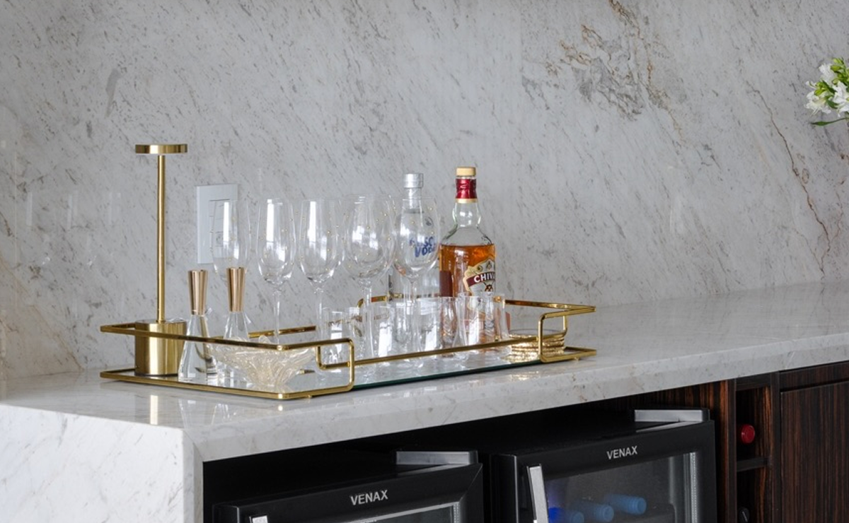 Bandeja-bar: aprenda a preparar um cantinho de drinks em casa