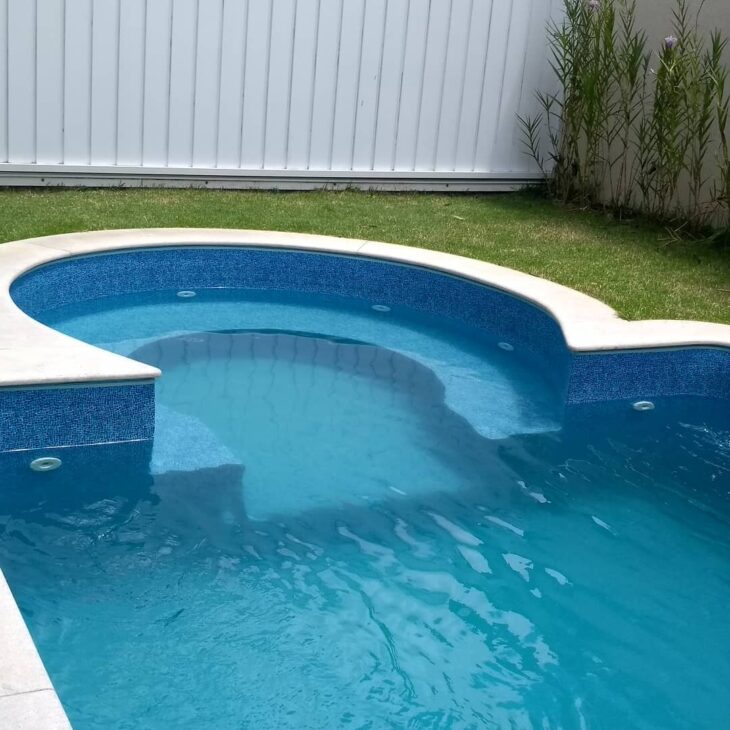 Foto de piscina com hidro 25 - 28