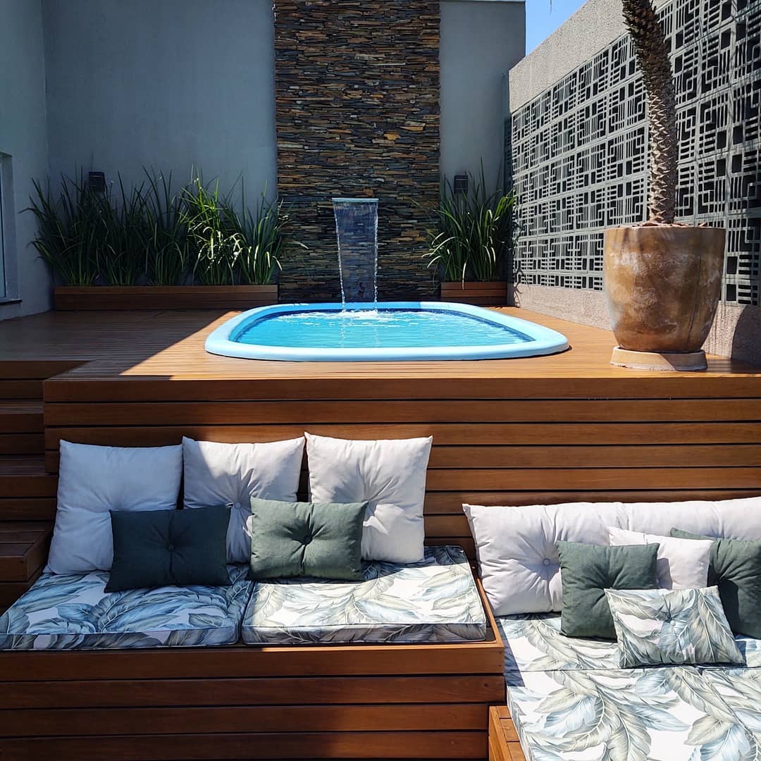 Piscina elevada: dicas profissionais + 20 projetos incríveis