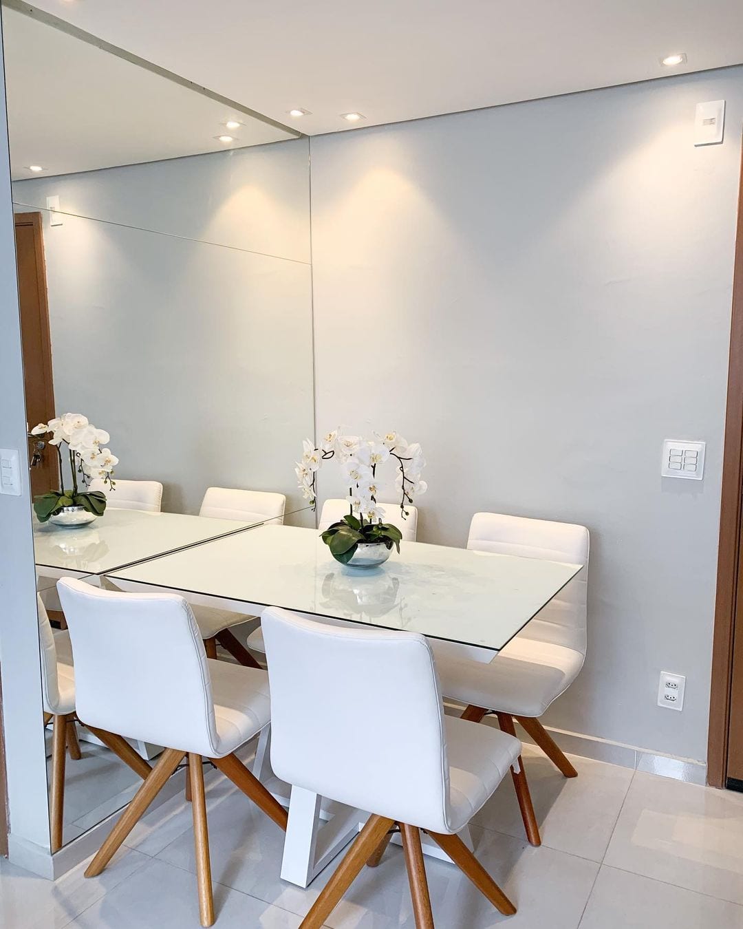 Mesa laqueada: o que é e 25 modelos para usá-la na decoração