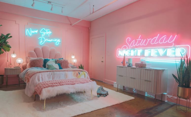 30 fotos de quarto neon para iluminar a sua decoração