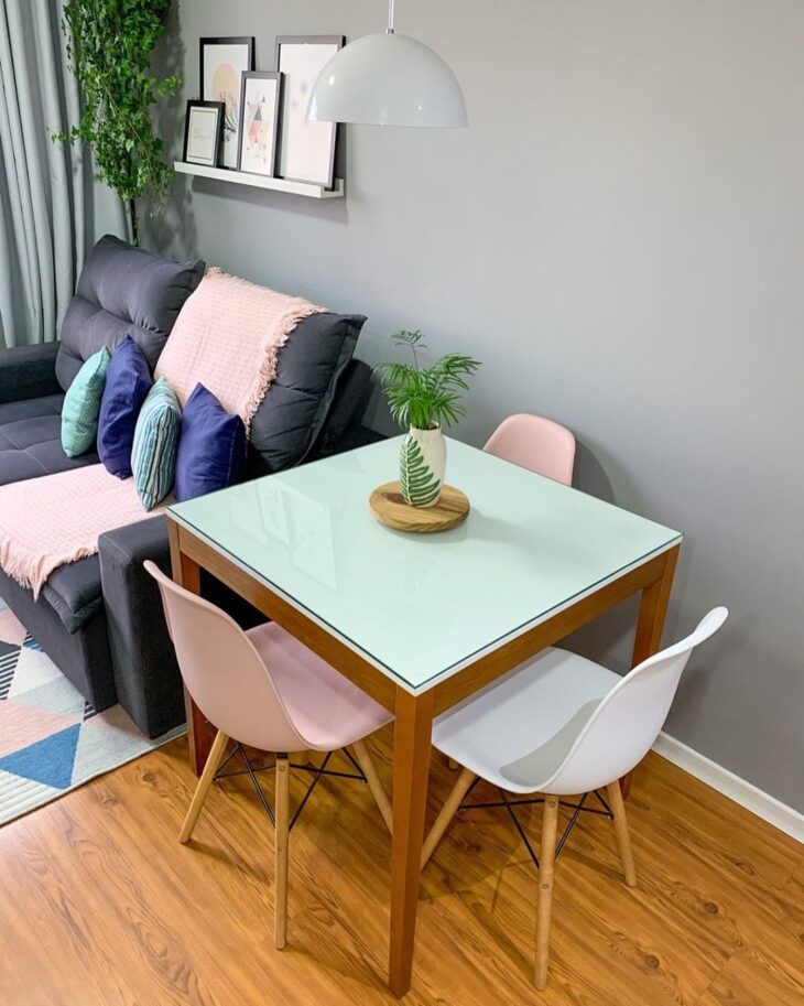 Foto de mesa para apartamento pequeno 6 - 7