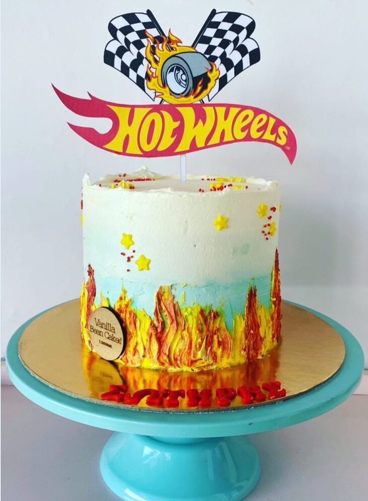 Foto de bolo hot wheels 11 e1619631229473 - 14