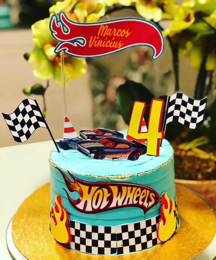 Foto de bolo hot wheels 64 - 67