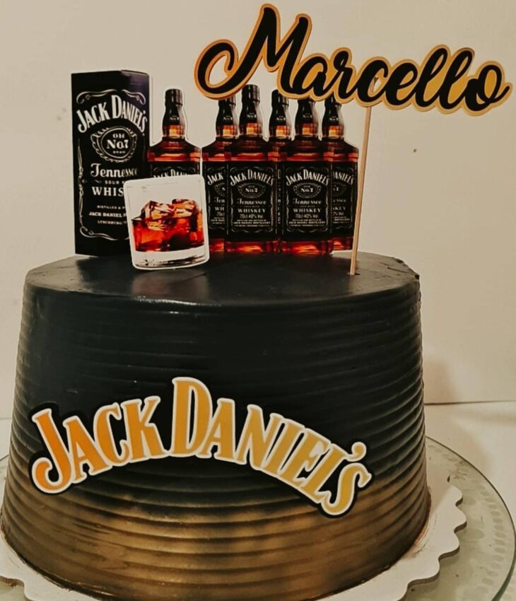 Foto de bolo jack daniels 58 - 61