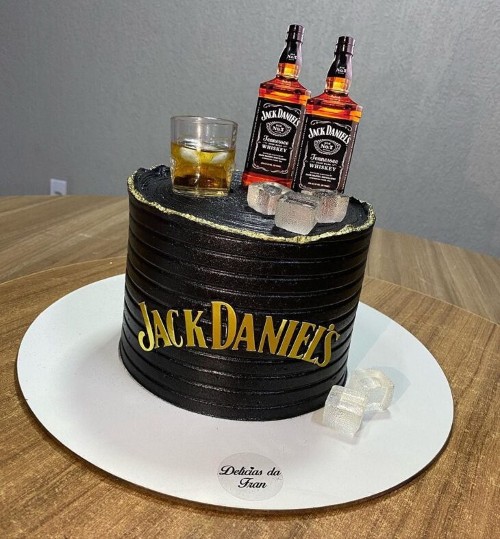 Foto de bolo jack daniels 64 - 67