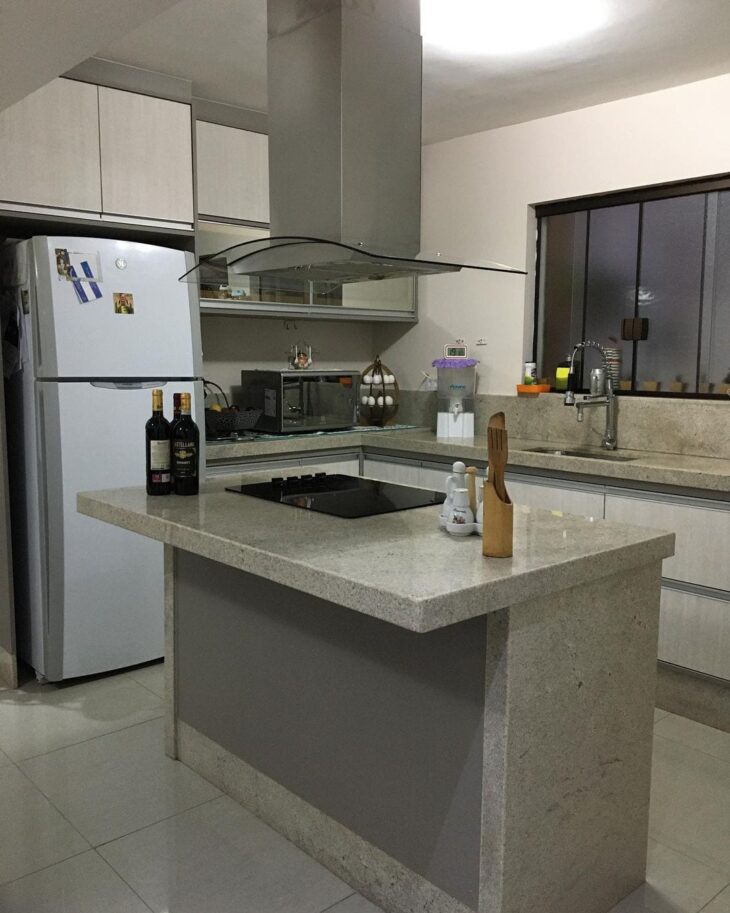 Foto de cozinha planejada com ilha 28 - 28