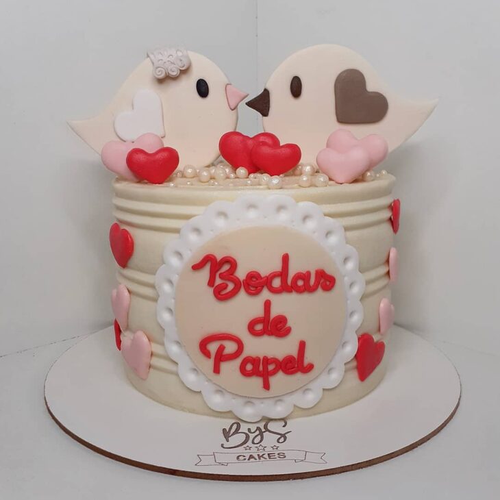 Foto de bolo bodas de papel 33 - 36