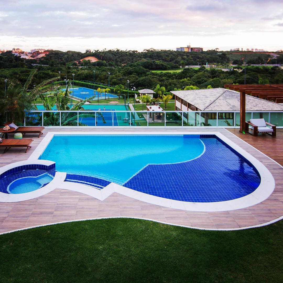 Piscina com prainha: 30 ideias incríveis para se apaixonar