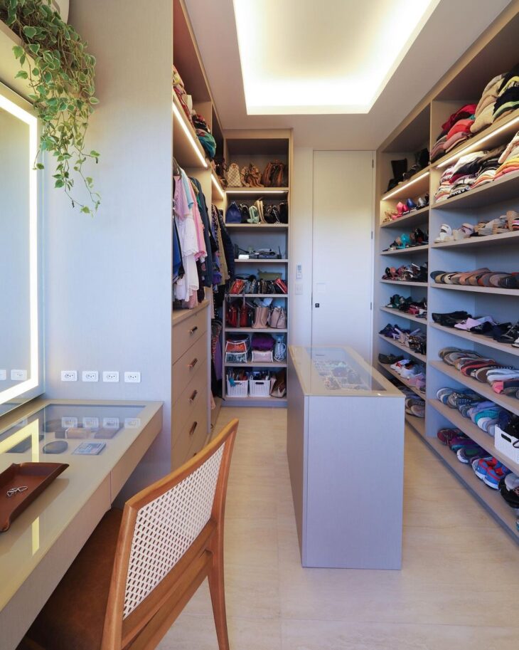 Foto de closet aberto 56 - 59