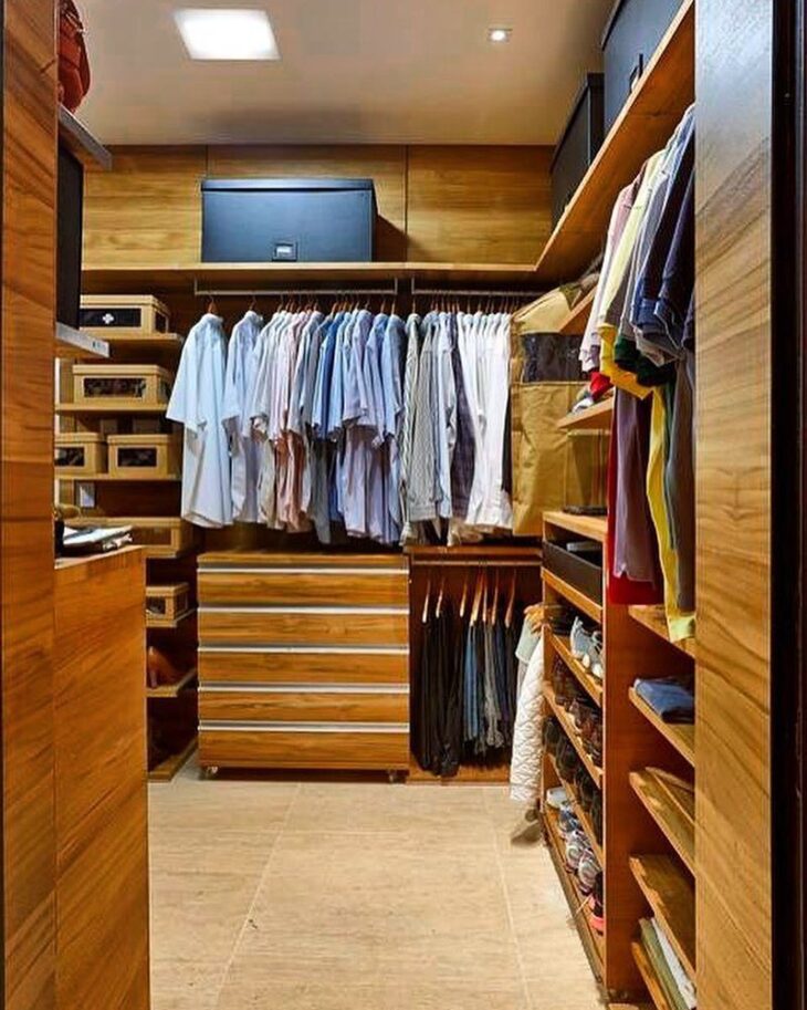 Foto de closet aberto 66 - 69